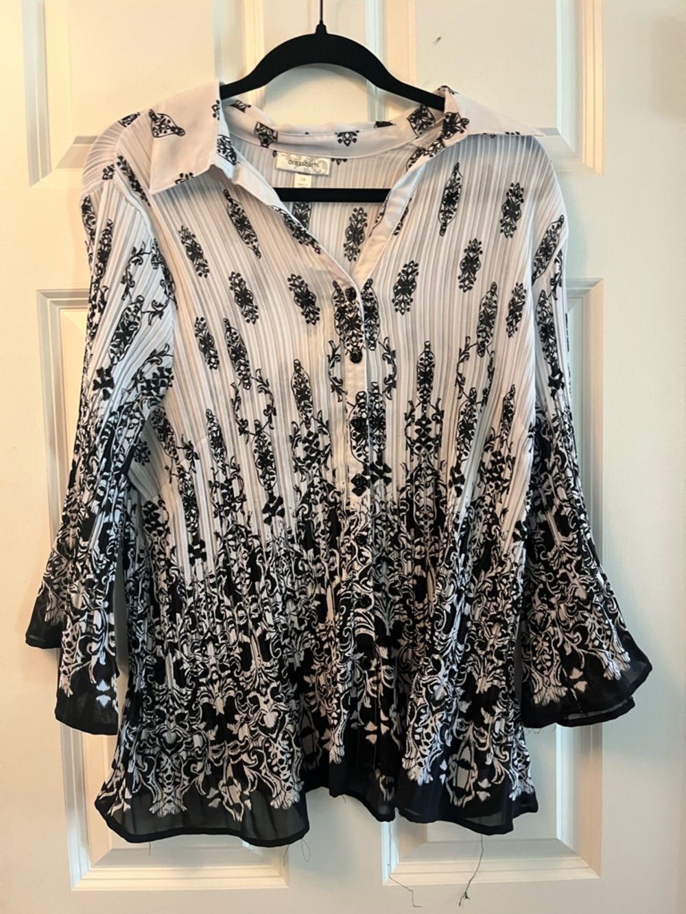 dressbarn Black & White Printed Button-Front Shirt